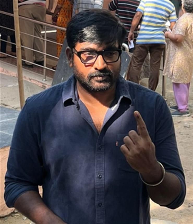 Vijay Sethupathi casts his vote, poses for paps showing off inked index finger