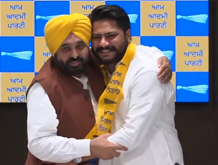 After quitting Congress, ex-Punjab MLA Dalvir Singh Goldy joins AAP
