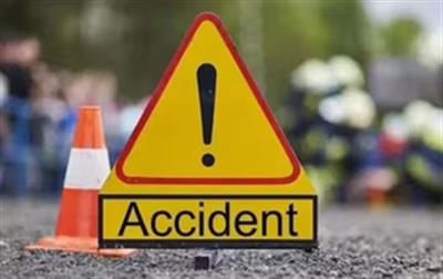 10 killed as overloaded car rams into truck on Vadodara-Ahmedabad Expressway