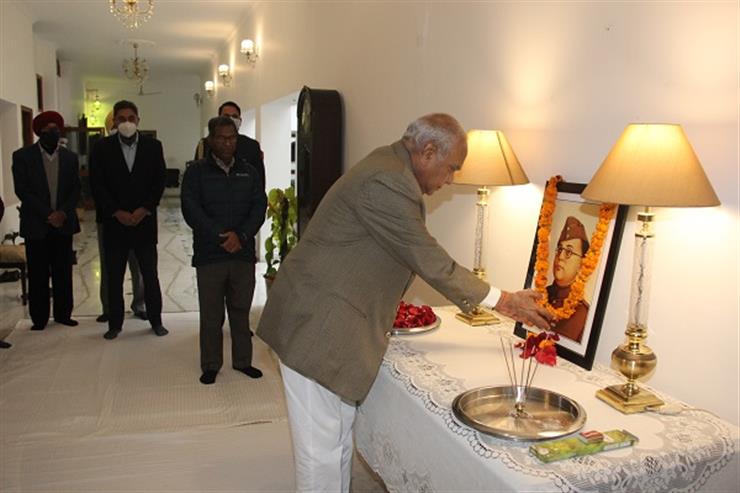 Punjab Governor Banwarilal Purohit pays tributes to Netaji on his 125th Birth Anniversary