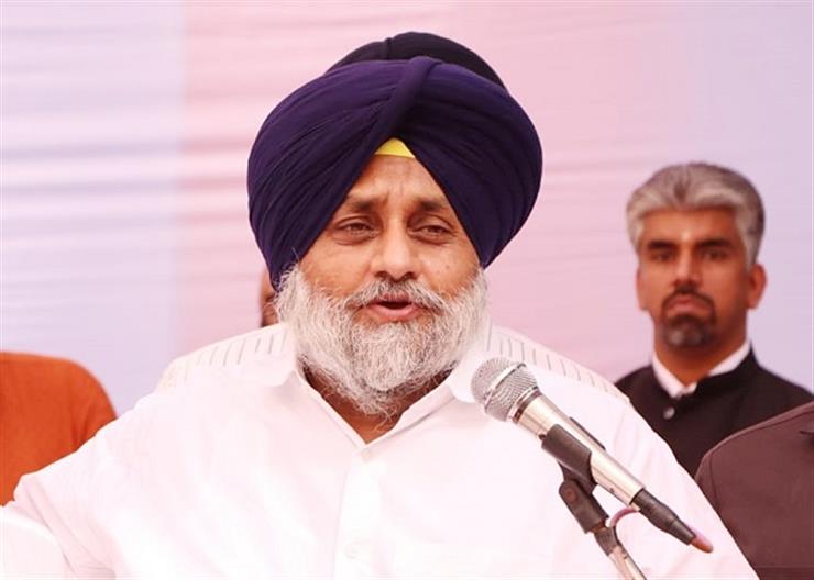 Sukhbir Badal flays center for ban on export of Wheat