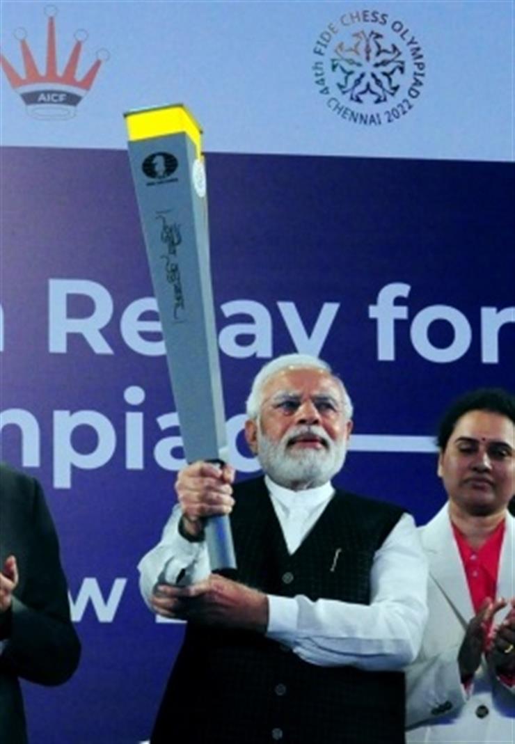 Yogi hands over Chess Olympiad torch to Viswanathan Anand