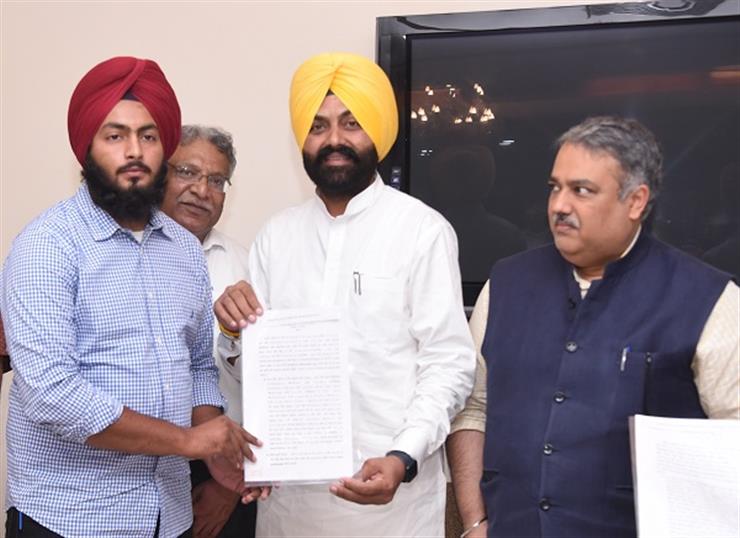 Punjab Animal Husbandry Minister hands over appointment letters to 68 Veterinary Inspectors Punjab Animal Husbandry Minister hands over appointment letters to 68 Veterinary Inspectors
