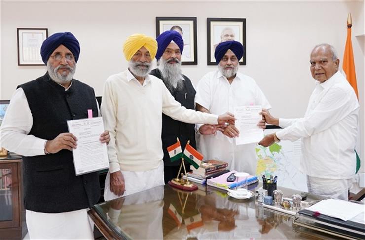 SAD delegation meet Punjab Governor, opposes land to Haryana in Chandigarh for assembly building
