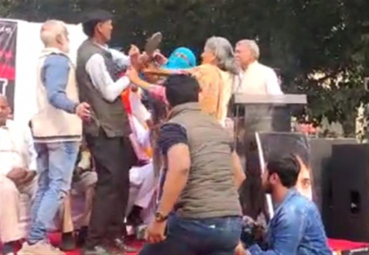 Woman thrashes man with slipper during Hindu Mahapanchayat on 'Justice for Shraddha'