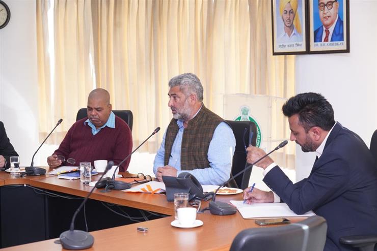 Welfare of forest workers top priority with State Government: Lal Chand Kataruchak