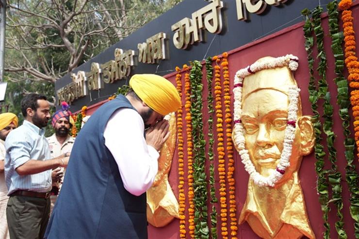 Punjab CM announces to give complete facelift to Hussainiwala memorial