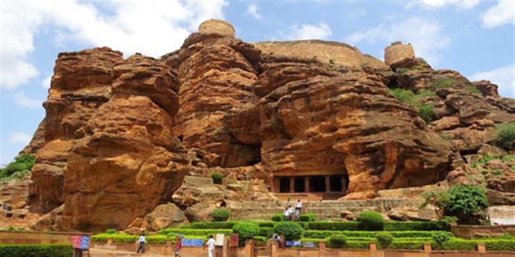 Nestled in the Vindhyas, Bhimbetka is India's oldest 'rock art museum'