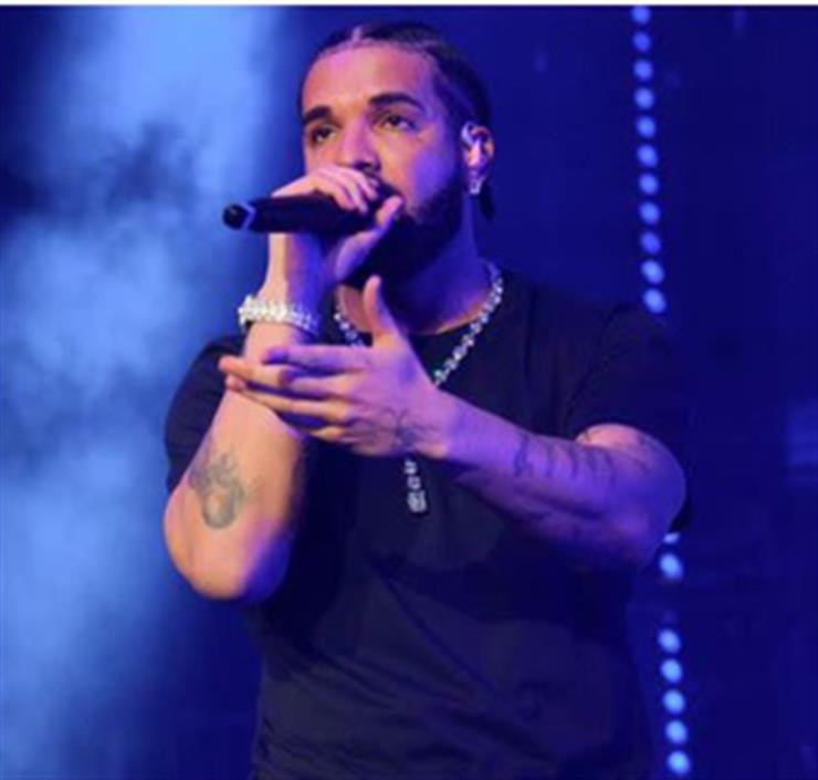Drake promises to pay off home mortgage of a fan’s late mother