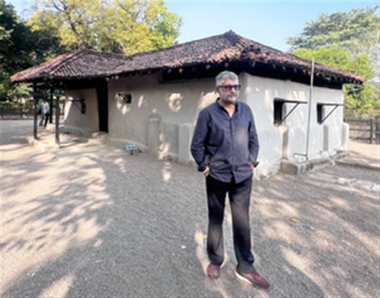 Vivek Agnihotri visits Mahatma Gandhi’s ashram in Sevagram for ‘The Delhi Files’