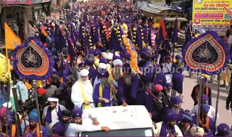 Nihang Singh organizations decorated the Mohalla under the leadership of Nihang Chief Baba Balbir Singh Shiromani Panth Akali Buddha Dal
