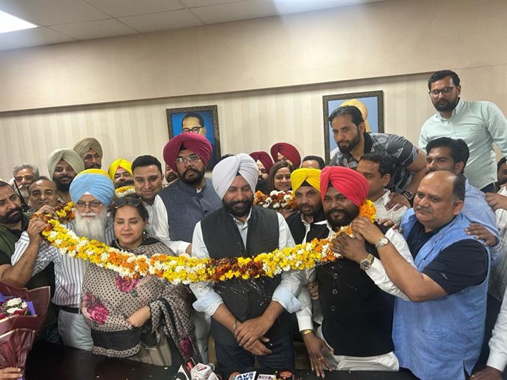 Rintu assumes charge of Nagar Sudhar Trust in presence of Cabinet Minister Dhaliwal and ETO