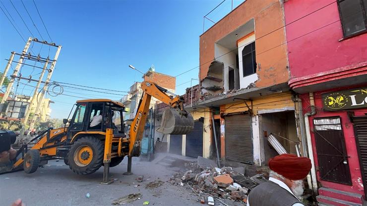 Batala Police demolished the house of drug smuggler