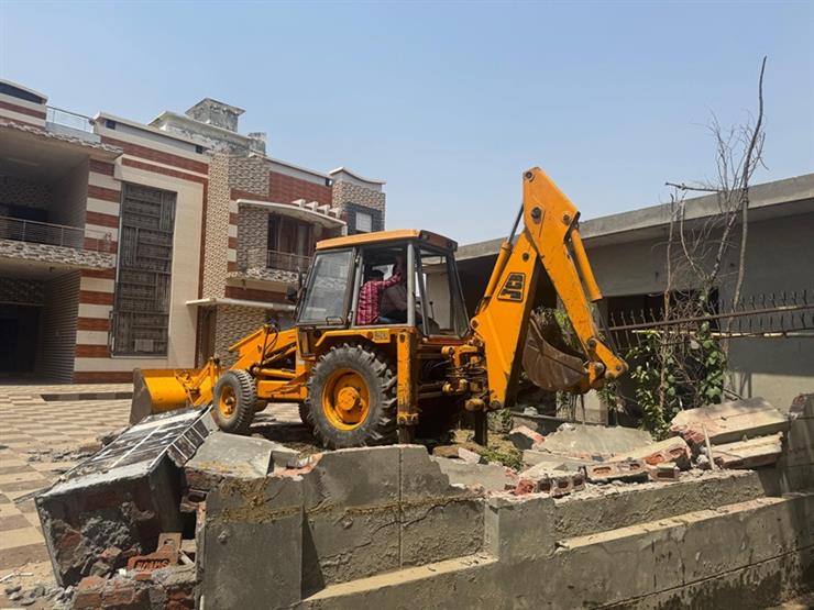 Illegal houses of four drug smugglers razed in Moga's Daulewala village