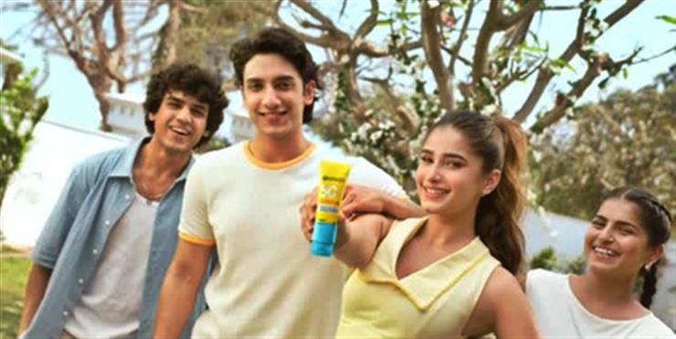 Raveena Tandon’s daughter Rasha recreates her mom’s famous song with Vedang Raina