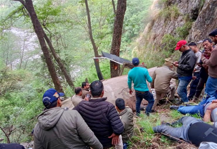 Six killed in helicopter crash in Uttarakhand 