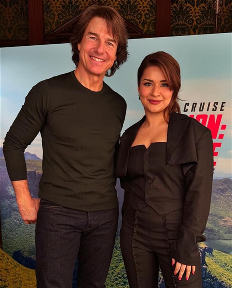 Avneet Kaur teaches ‘Namaste’ gesture to Tom Cruise
