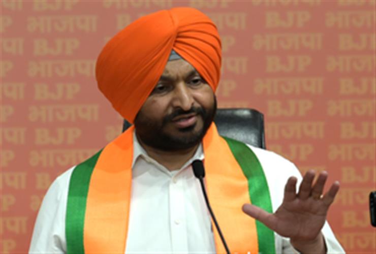 Ravneet Bittu Slams Bhagwant Mann over appointments of Delhi AAP leaders, Issues ultimatum to revoke the orders