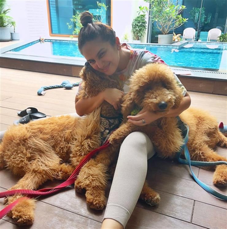Huma Qureshi treats her ‘pretty boys’ to a pampering grooming session