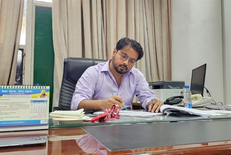 Punjab CM's media advisor Adil Azmi who ruined AAP government's relations with media shunted out