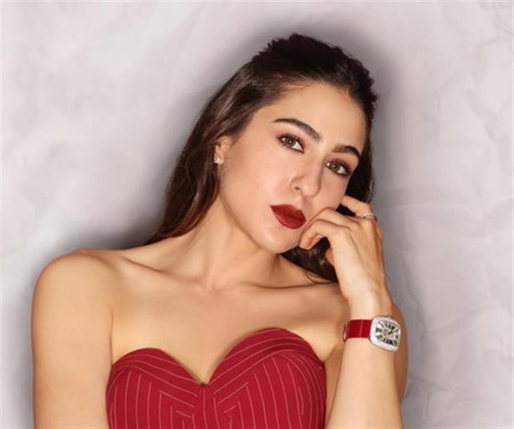 Sara Ali Khan, Aditya Roy Kapur gorge on idly, dosa in Bengaluru