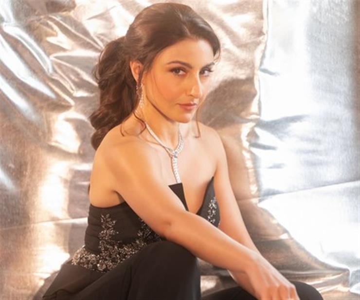 Soha recalls mistaking her father’s Olympic torch run in 1987 for an 'usual jog'