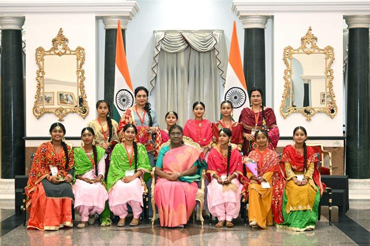 Punjab Govt school students celebrate Raksha Bandhan with president at Rashtrapati Bhawan