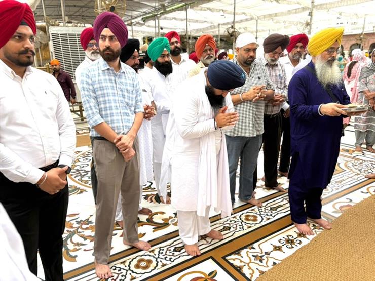 Harjot Singh Bains reaches Sri Akal Takht Sahib to offer prayers on completion of service imposed by Singh Sahibs