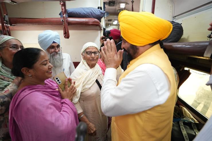 Punjab CM flags off first train with 500 women Sarpanch/ Panches to Takht Sri Hazur Sahib