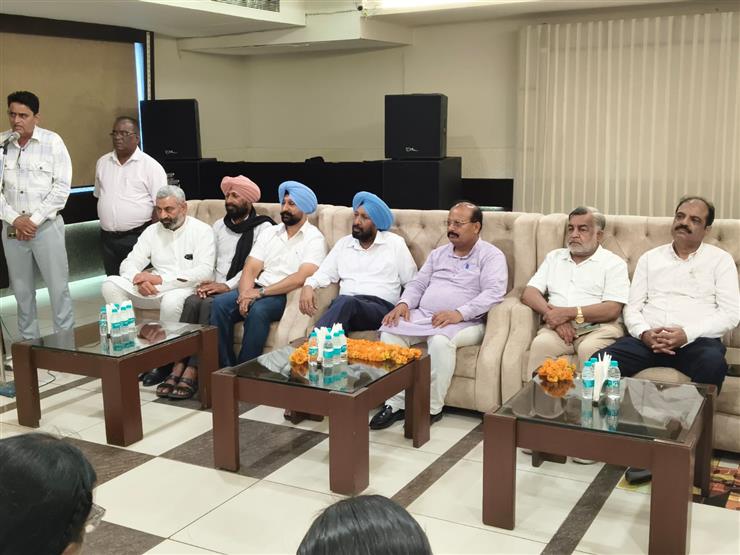 Congress Leaders Accuse BJP of Winning on Fake Votes, Urge Cadres to Prepare for 2027 Polls