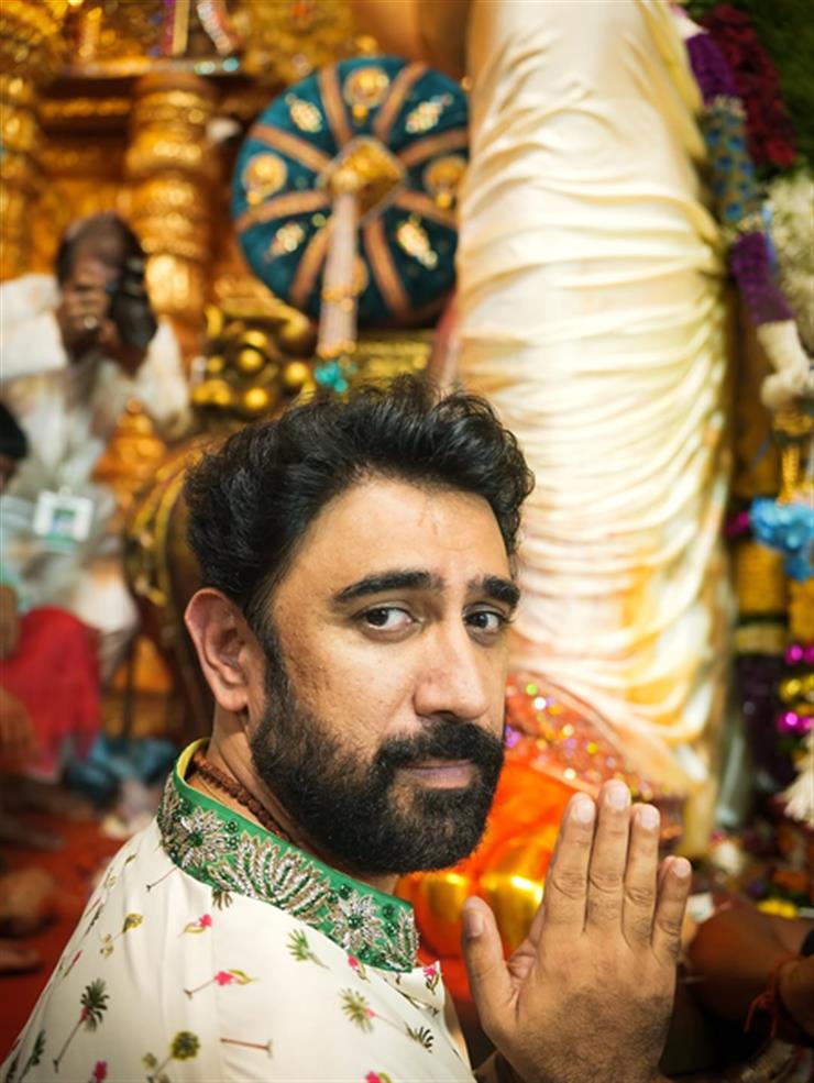 Amit Sadh visits Lalbaugh Cha Raja: Blessed to have this darshan