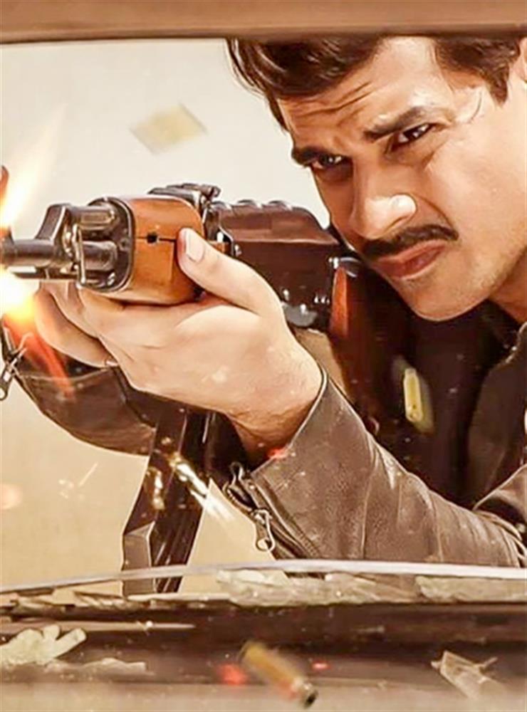 Tahir Raj Bhasin relives journey 'from train tops to dessert shootouts' as Sultan Of Delhi turns 2