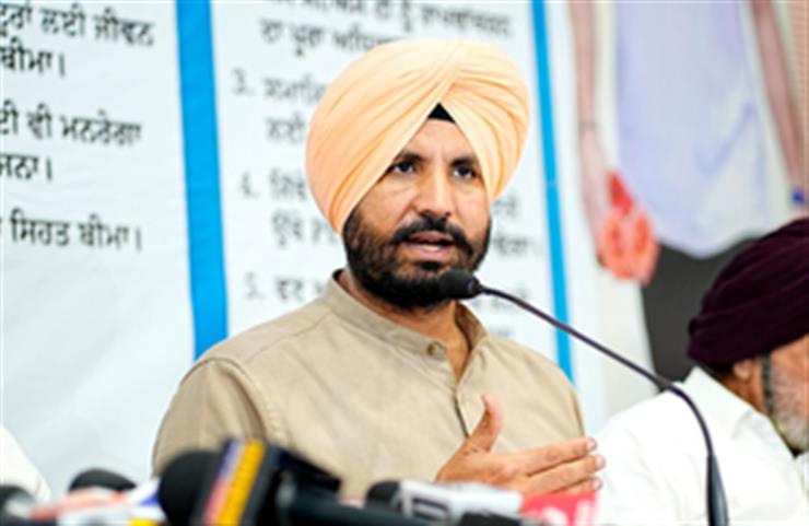 Seizure of huge cash from DIG slap on AAP’s claims of corruption free government: Warring
