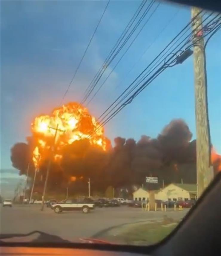 At least 3 dead, 11 injured in cargo plane crash in Kentucky, US