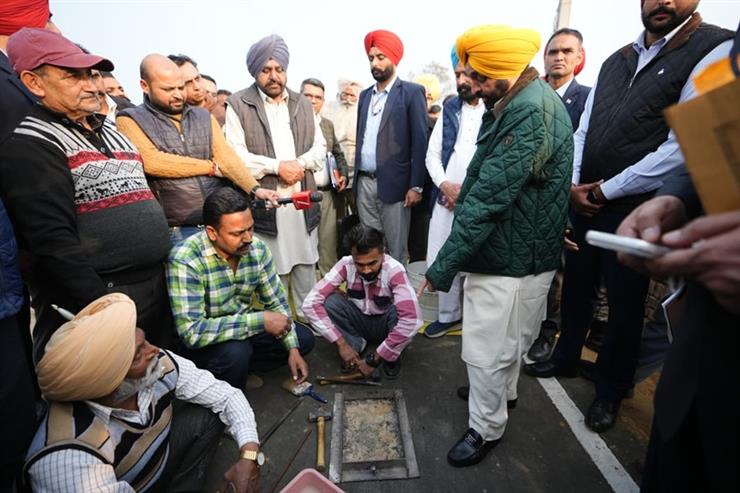 Punjab CM conducts surprise check of roads, order show cause against contractor and withholding payment after detecting lapses