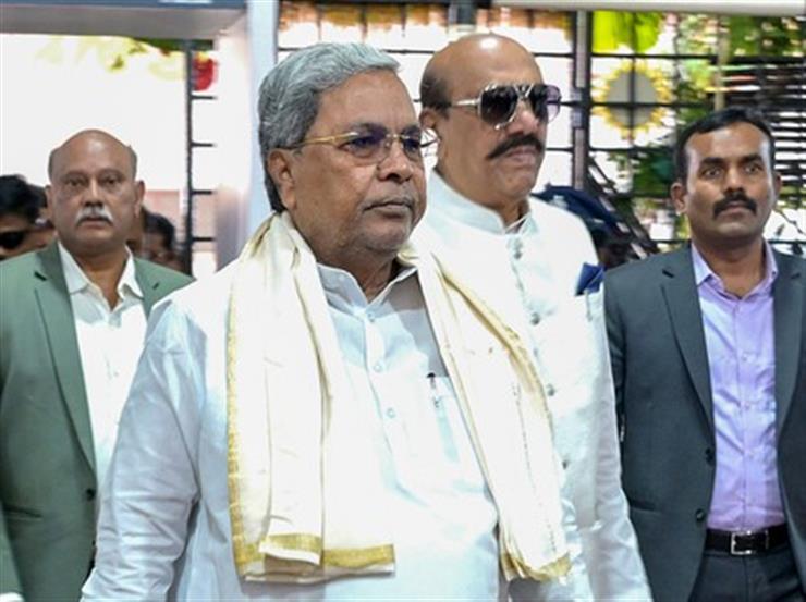 Completing full term as K'taka CM depends on high command's decision: Siddaramaiah as he equals Urs' record