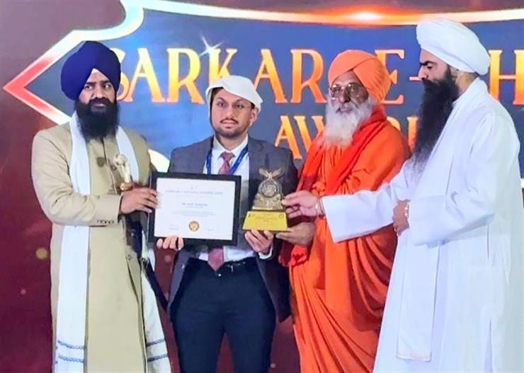 Jathedar Giani Kuldeep Singh Garhgaj, Sant Baba Gurjeet Singh, and Sant Balbir Singh Seechewal honoring Arsh Dhaliwal