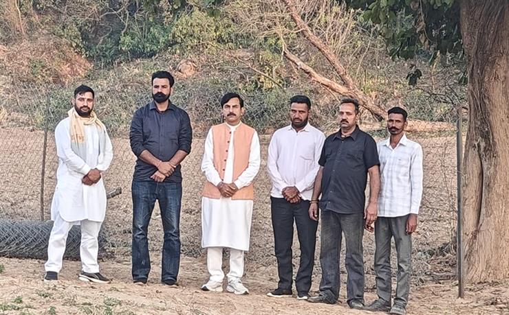 In village Mirzapur, land mafia illegally leveling hills and forests for plotting and farm housing