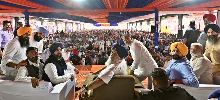 AAP govt brought in investment of only Rs 2600 crore in 4 years - says Sukhbir S Badal while citing RTI info.