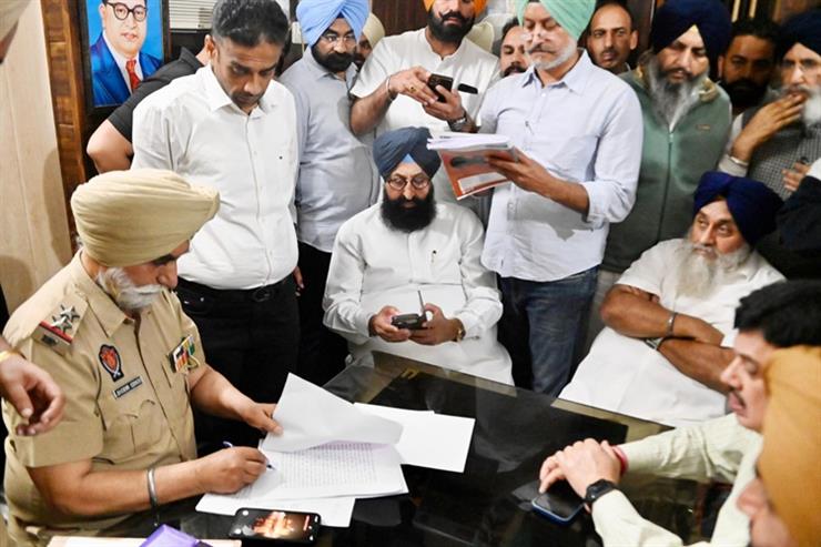 SAD will hold indefinite dharna till a murder case is not registered against Laljit Bhullar - Sukhbir Badal