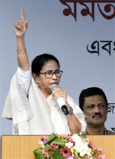 Share market crash almost led to the fall of Union govt: Mamata
