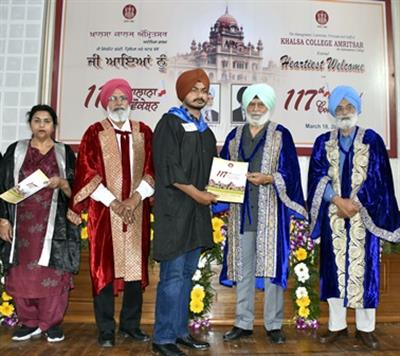 1740 Students Get Degrees at Khalsa College’s 117th Convocation