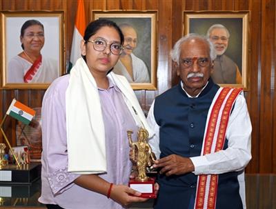 Tri-city topper Shreya Garg meets Haryana Governor Bandaru Dattatraya