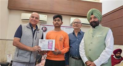 Gopa Foundation provides Rs 1.5 lakh to Guru Nanak Khalsa School-30 for needy students