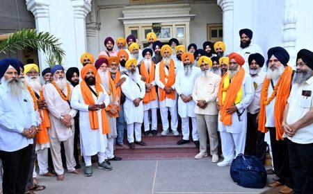 A  jatha of Sikh devotees left for Pakistan amidst chants to celebrate the martyrdom anniversary of Sri Guru Arjan Dev Ji.