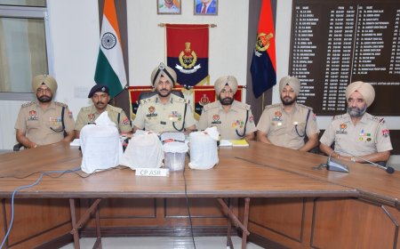 Juvenile among two held with 3 Kg heroin, Rs.2 lakh drug money in Amritsar