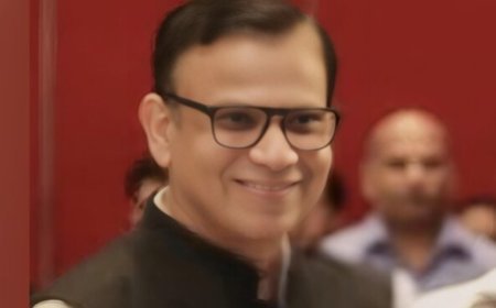 Delhi Police chief Anurag Kumar honours 202 retiring personnel