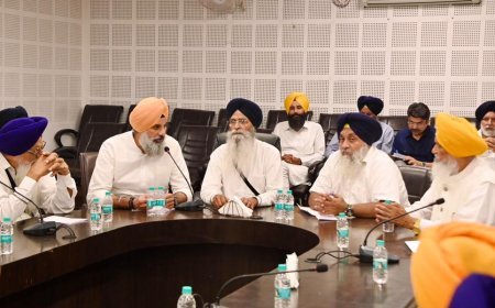 Sukhbir Badal blames Bhagwnat Mann for indulging in doublespeak by showing fake solidarity with protesting students at Jantar Mantar