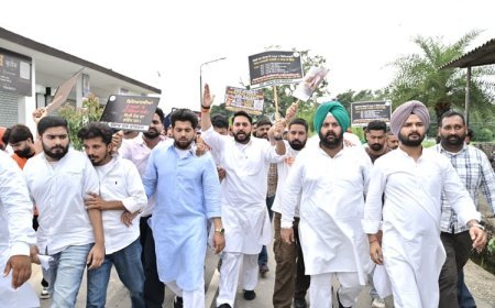 Punjab Youth Congress Gheraos Education Minister Harjot Bains' Residence, Breaks Barricades During Protest, Demands Resignation