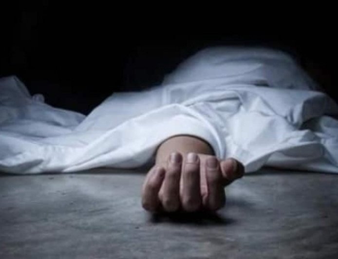Indian Navy sailor, wife and two children found dead at Mumbai residence